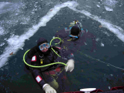 TCD_Eistauchen_imLoch